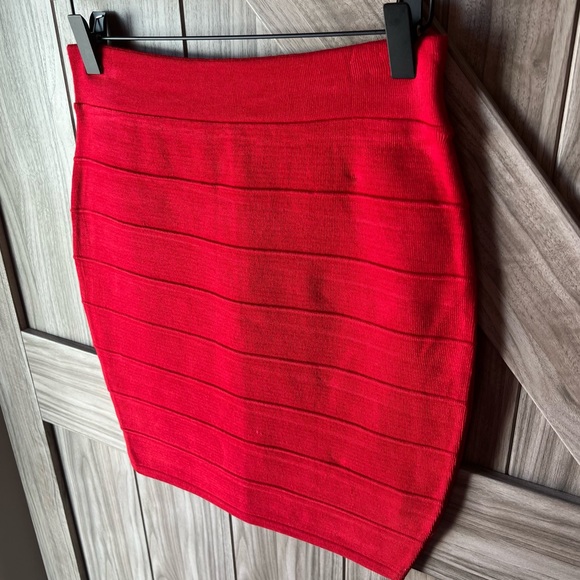 NEW W/ TAGS - Red bandage skirt size L - Picture 3 of 9